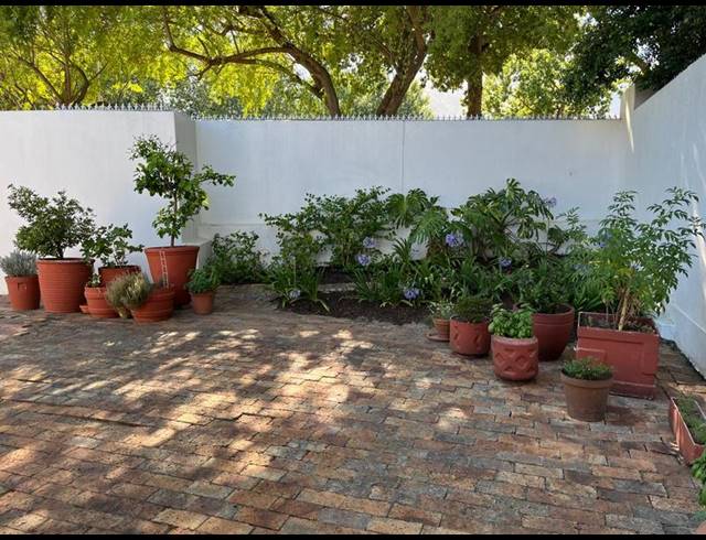 2 BEDROOM TOWNHOUSE FOR SALE IN DIE BOORD